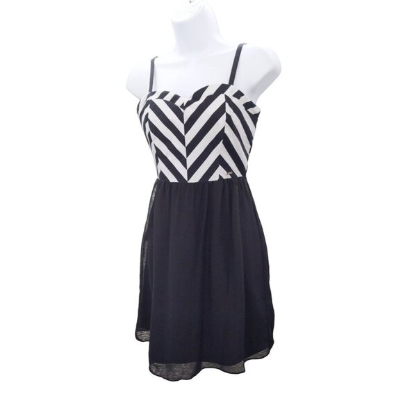 Volcom Women's Dress Black & White fit & Flare spaghetti straps Size 5 - Picture 1 of 9